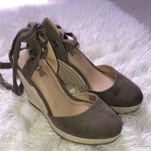 Brown wedges